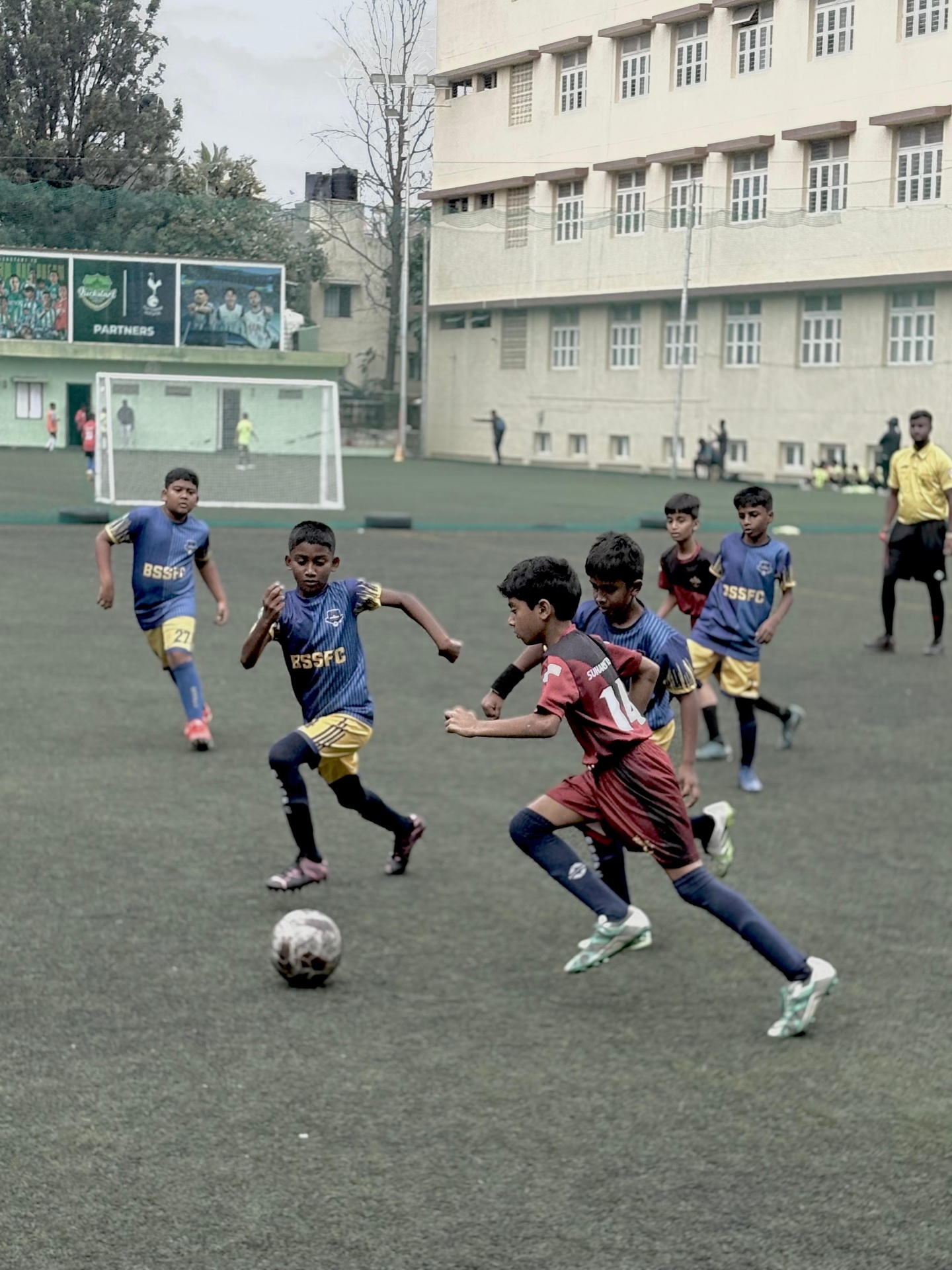 Sunansh weaving past defenders