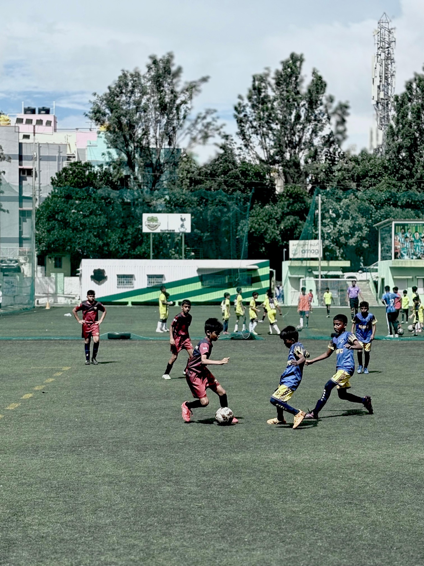 Midfield duel in league fixture